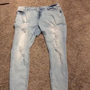 Ripped jean/leggings